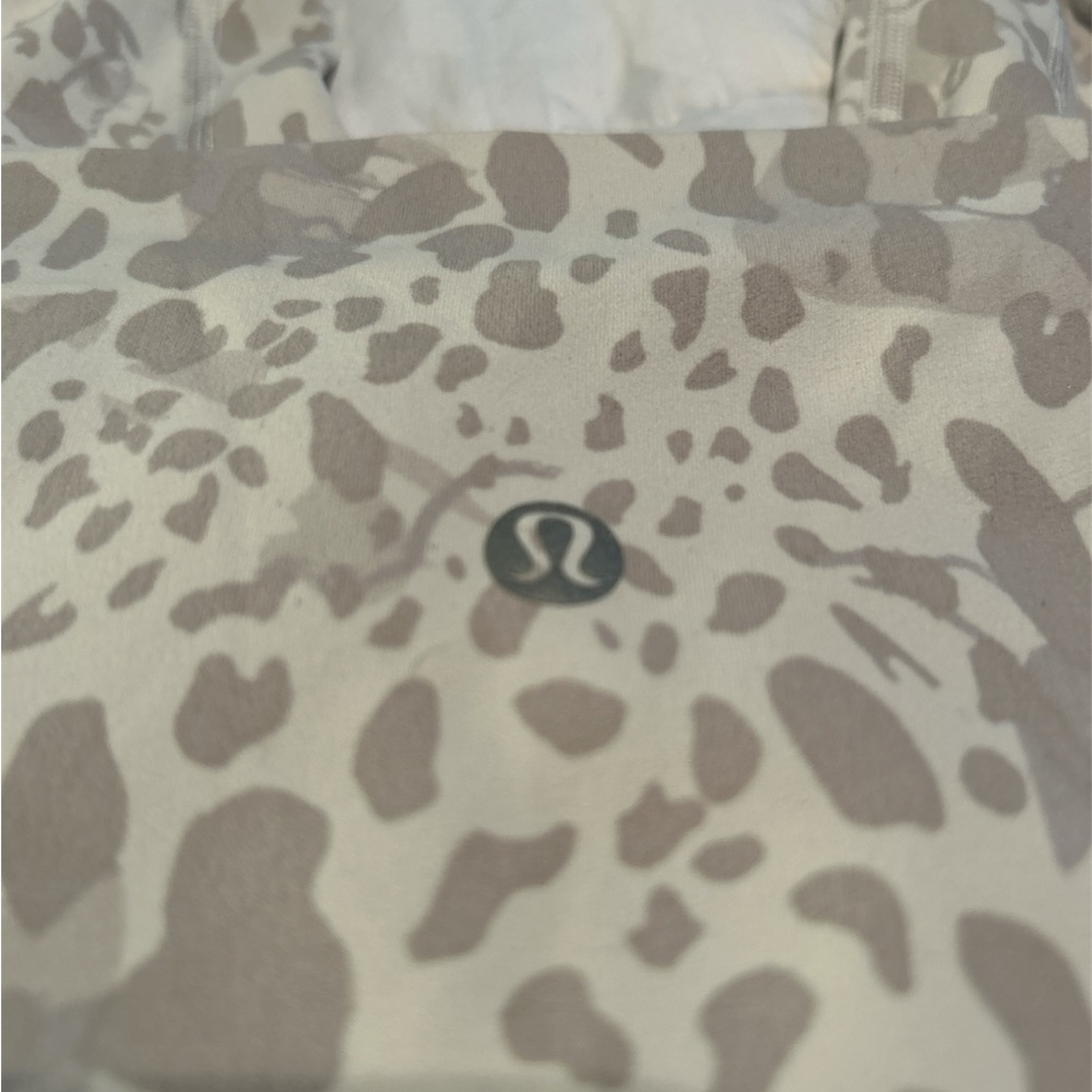 LuluLemon patterned 3/4 length tights.